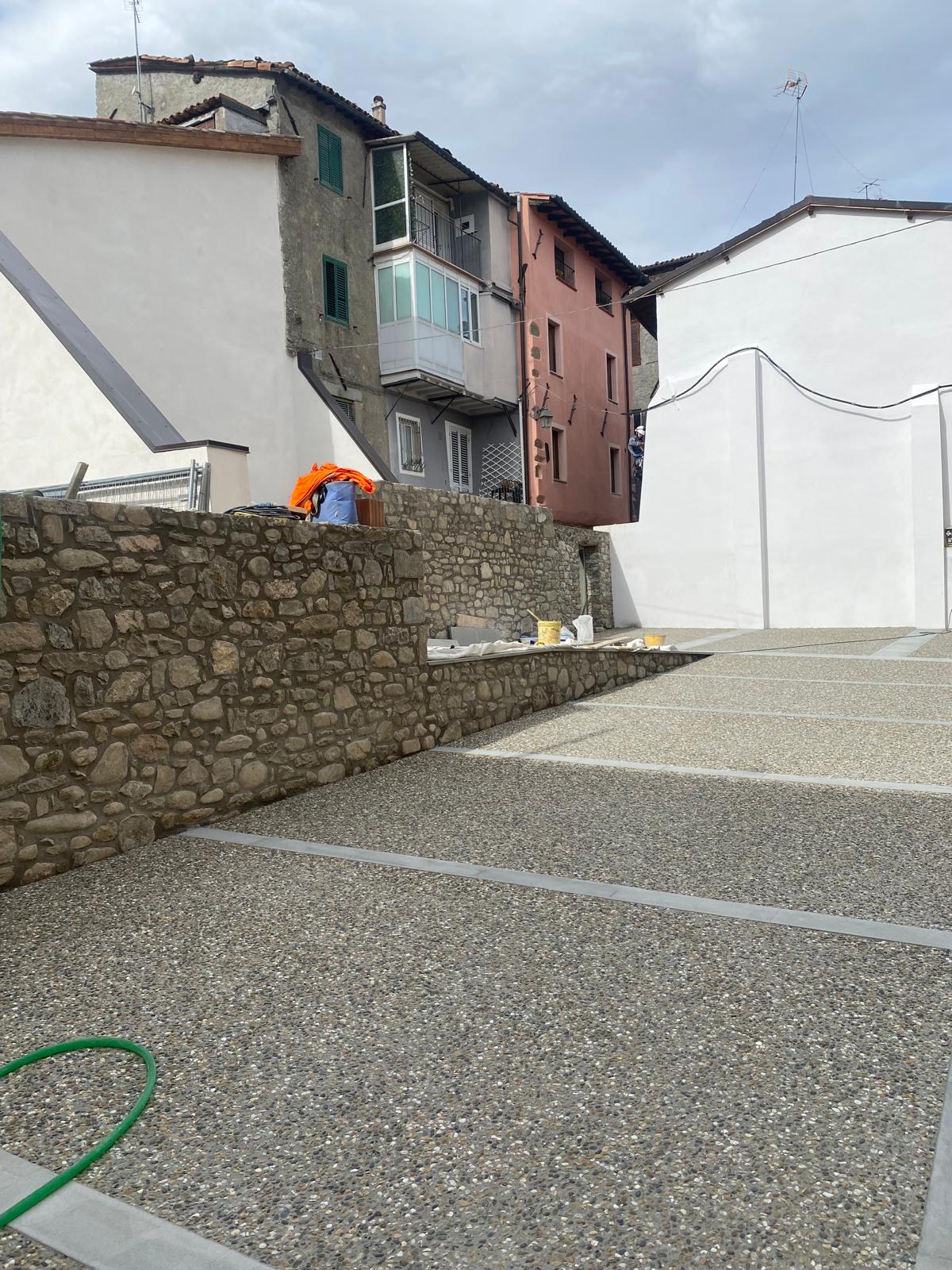 Cantiere pavimentazione e muretti